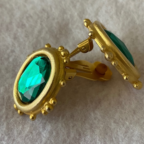 GREEN Glass Byzantine Matte Gold Clip On Statement Earrings - Picture 7 of 7